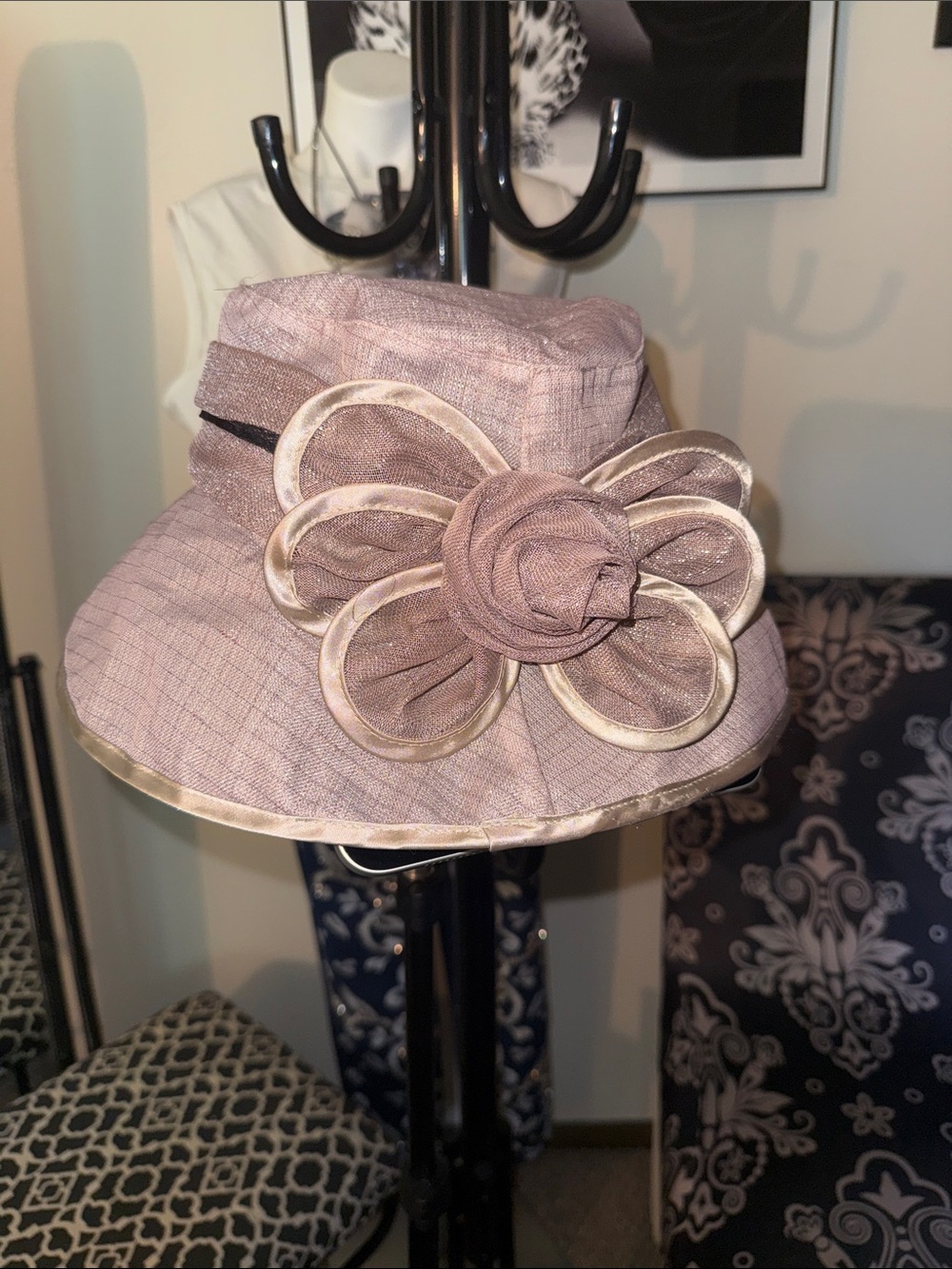 Elegant Women's  Floral Accent Sun Hat